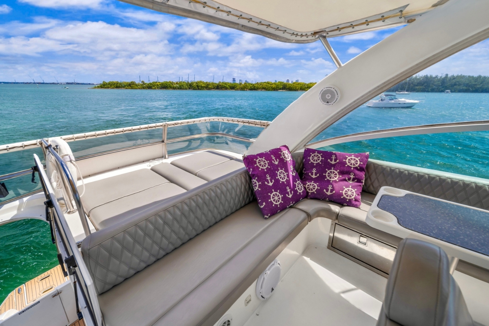 48' Cruiser yacht charter Miami photo 4