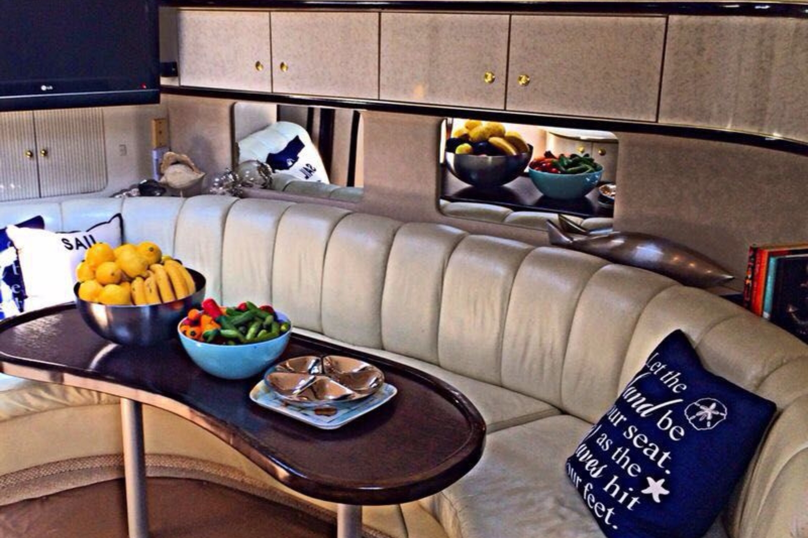 48' Sundancer yacht charter Miami photo 4