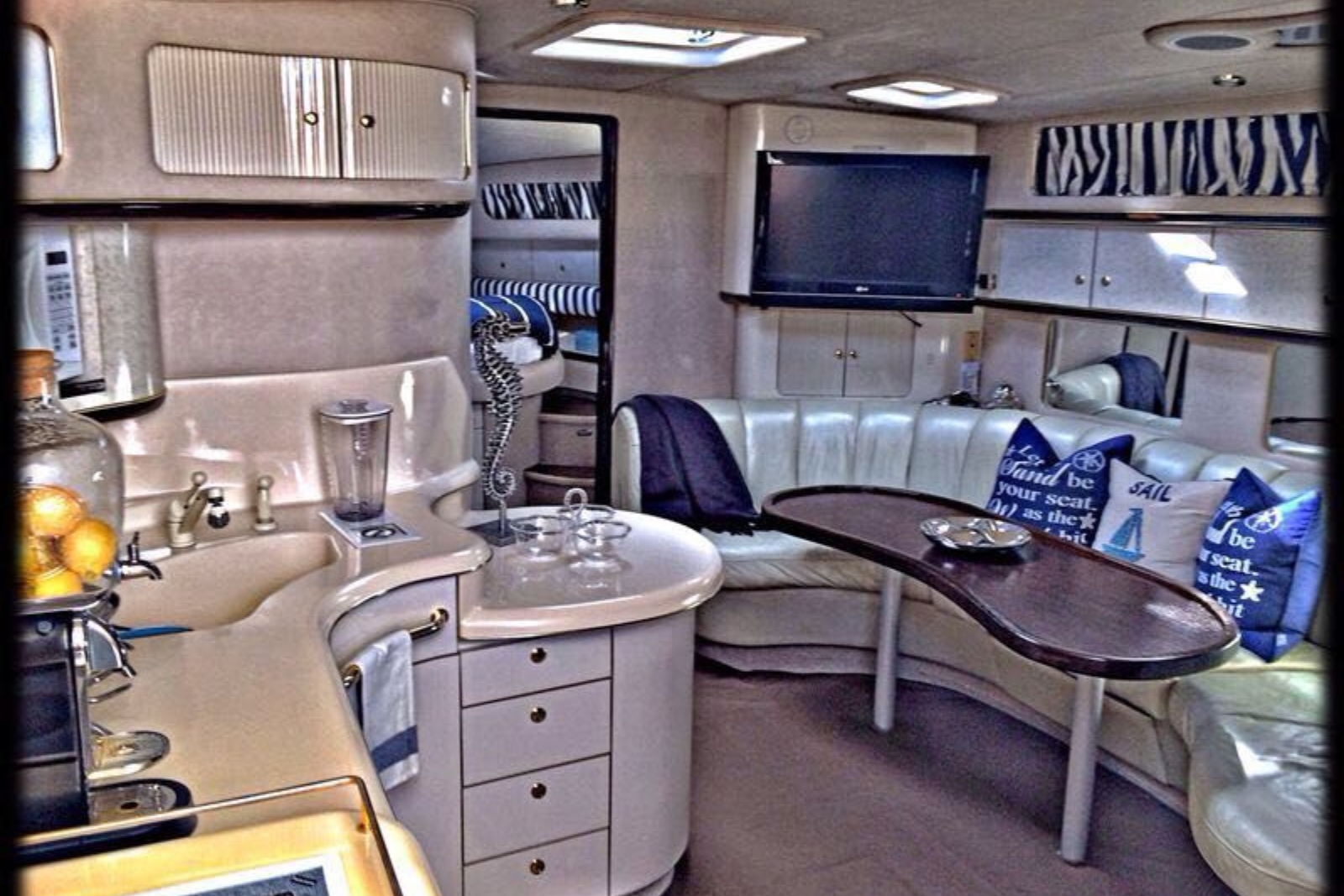 48' Sundancer yacht charter Miami photo 5