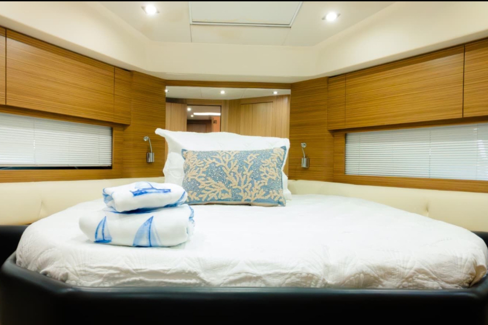 55' Azimut yacht charter Miami photo 7