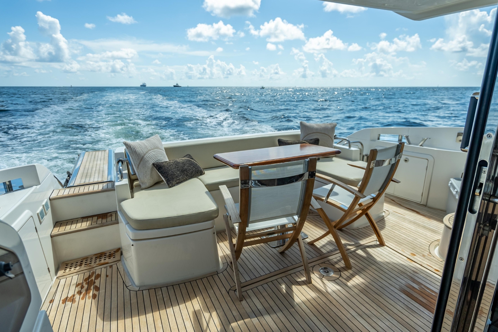 55' Azimut Fly yacht charter Miami photo 5