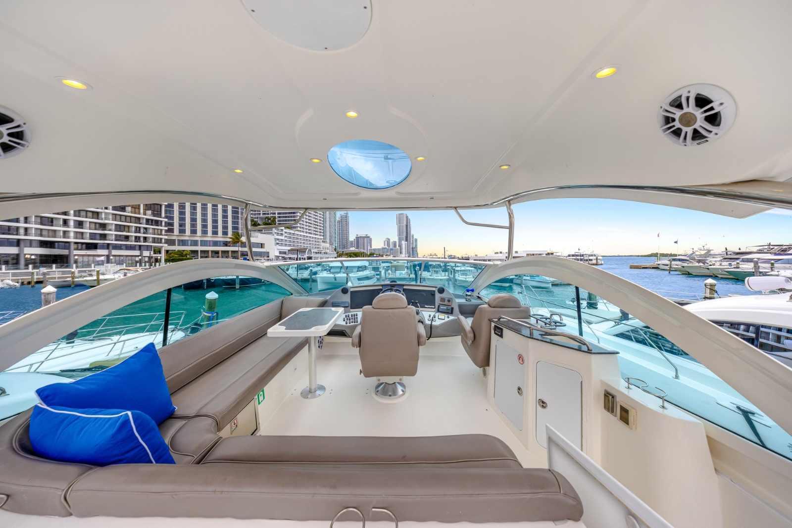 55' Cruiser yacht charter Miami photo 4