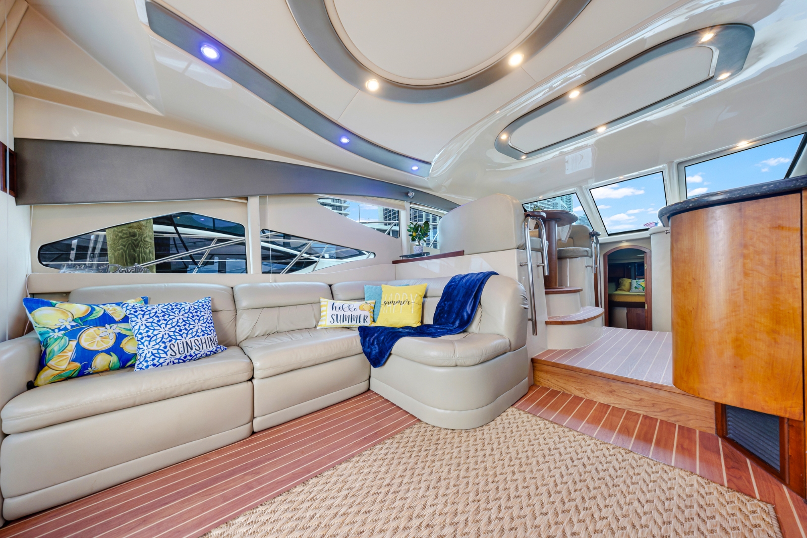 55' Cruiser yacht charter Miami photo 6