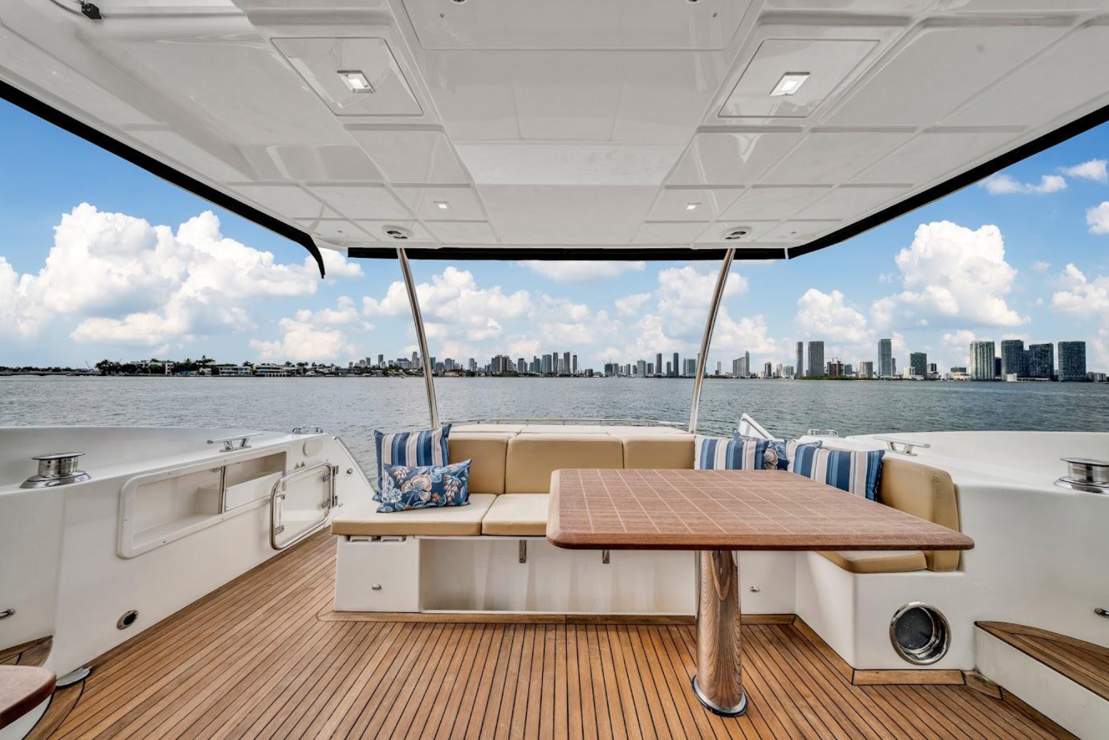 60' Azimut K yacht charter Miami photo 3
