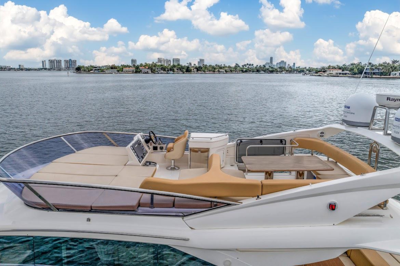 60' Azimut K yacht charter Miami photo 6