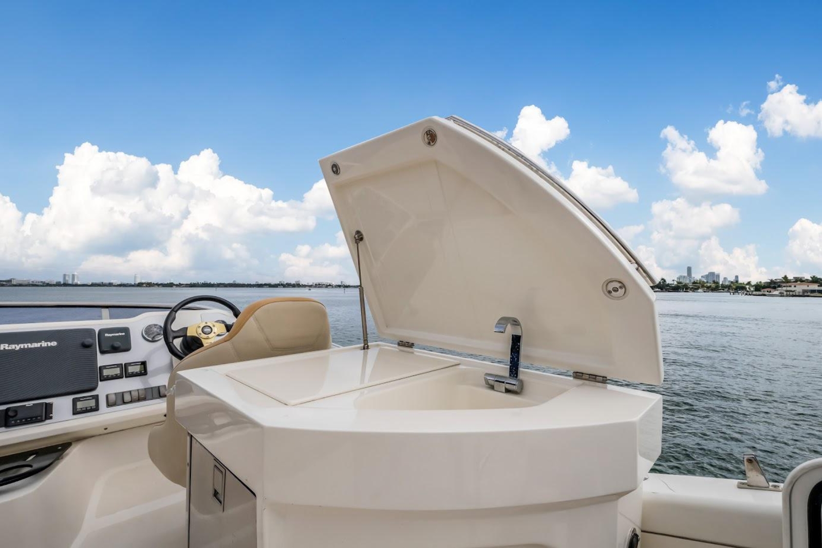 60' Azimut K yacht charter Miami photo 8