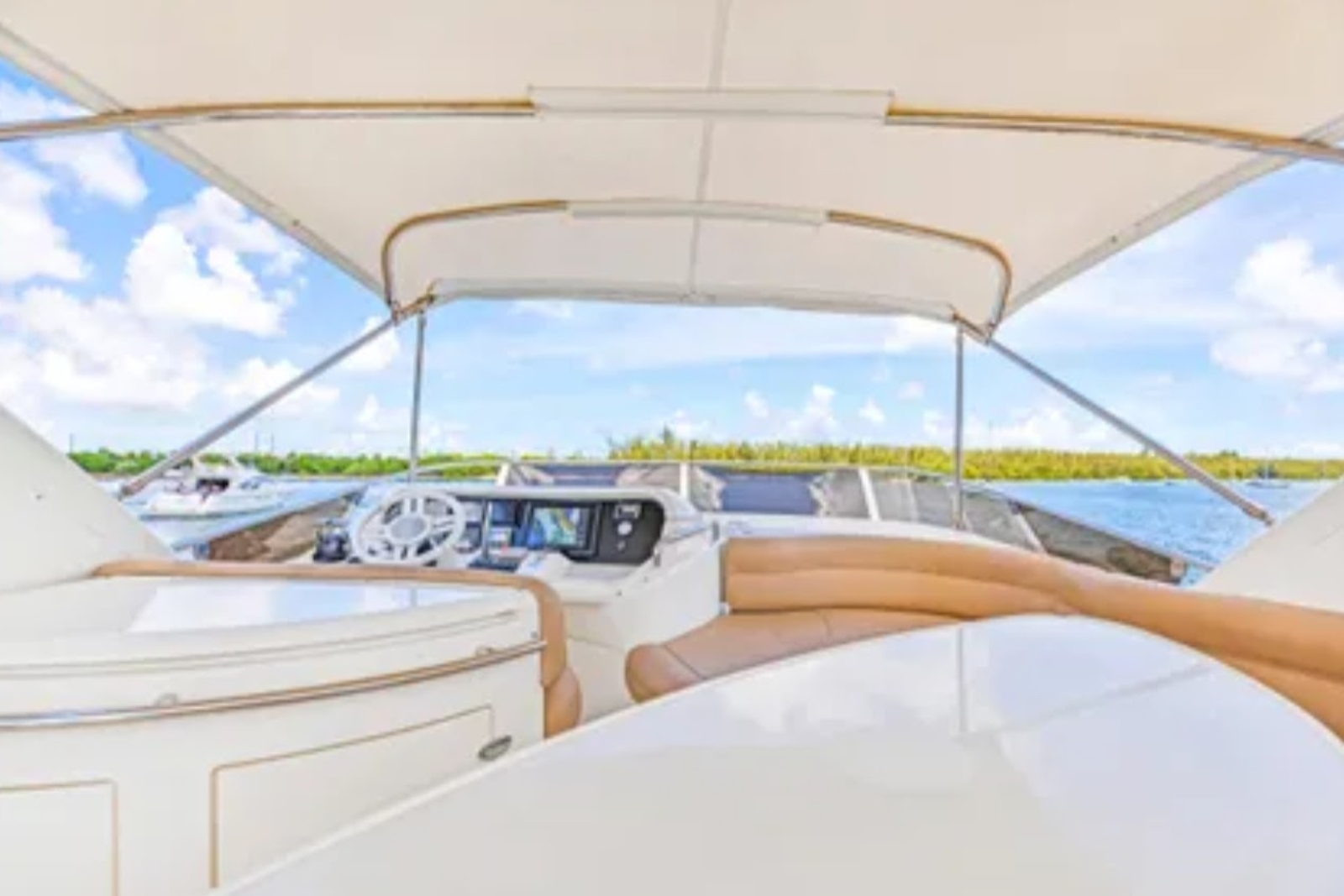 60' Azimut V yacht charter Miami photo 5