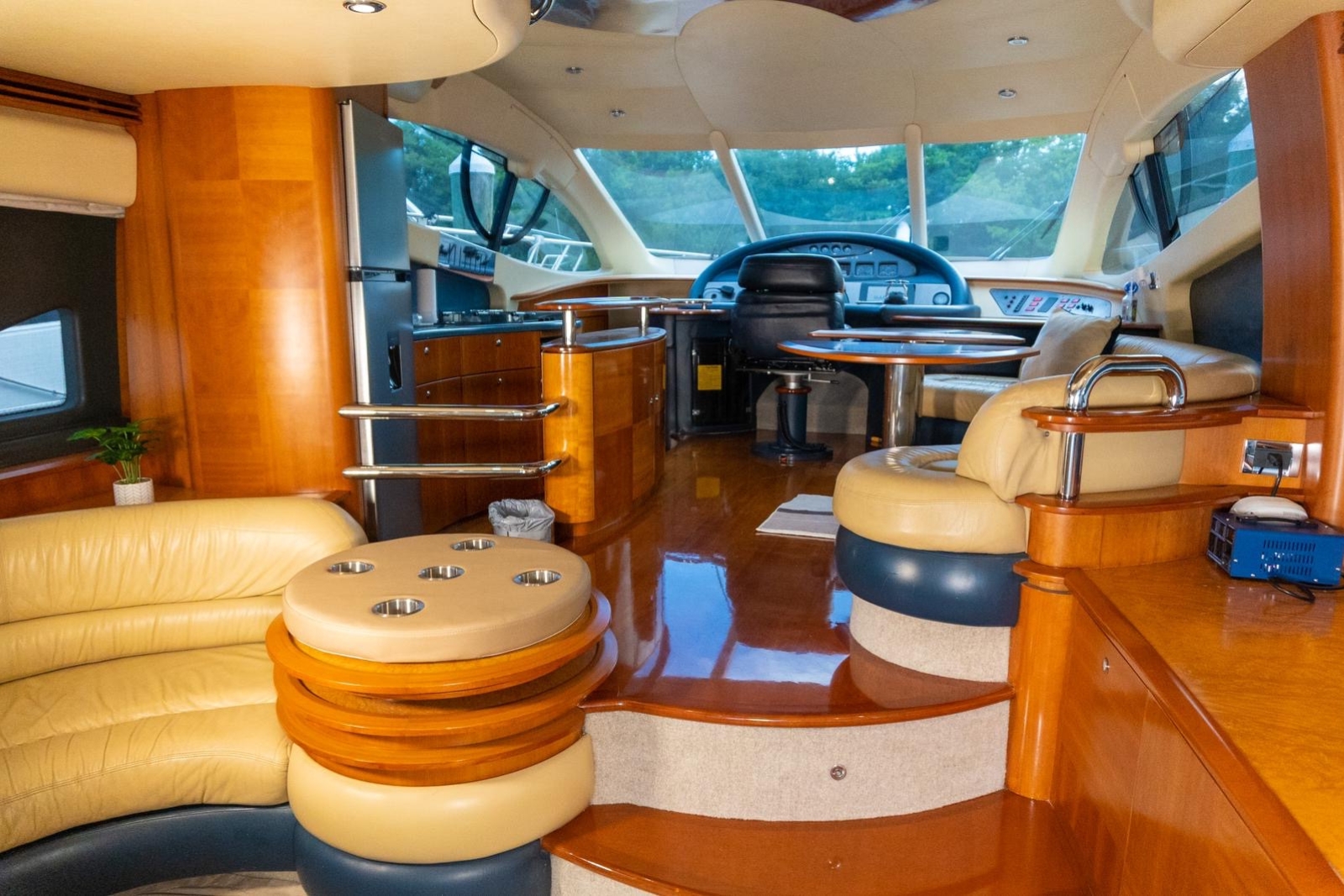 60' Azimut V yacht charter Miami photo 6