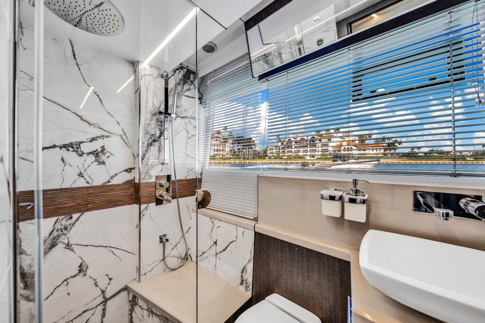 68' Galeon 2025 yacht charter Miami photo 6