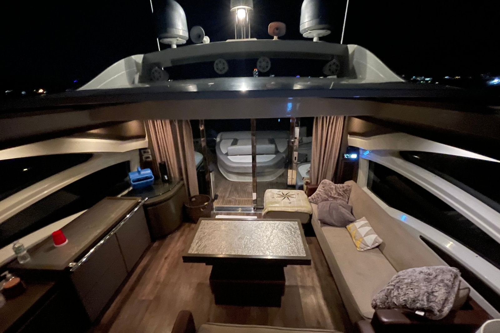 62' Azimut LFG yacht charter Miami photo 3