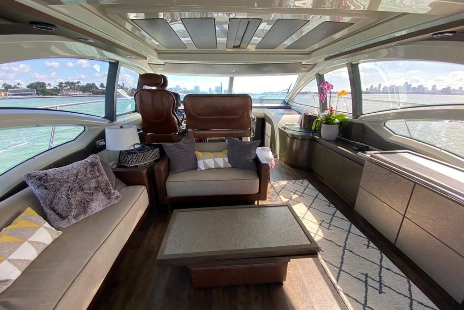 62' Azimut LFG yacht charter Miami photo 4