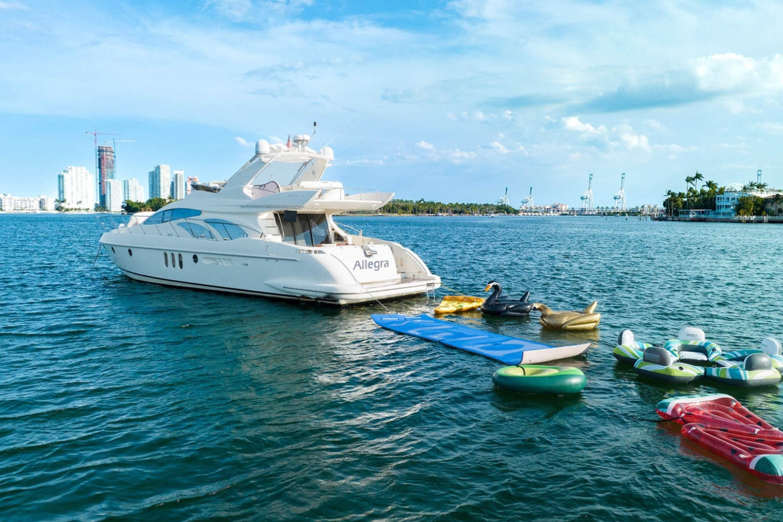 65' Azimut DM yacht charter Miami photo 2
