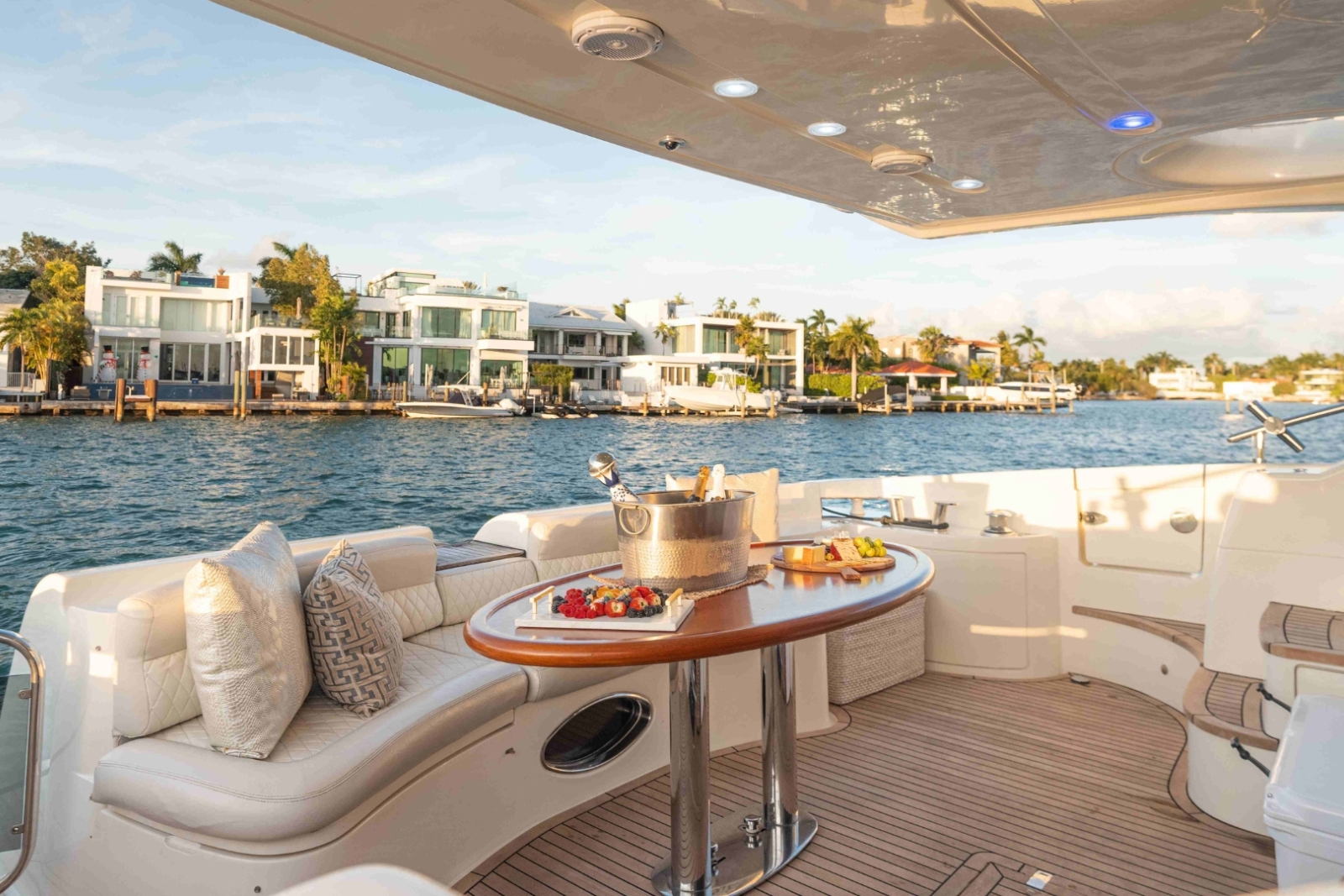 65' Azimut DM yacht charter Miami photo 4