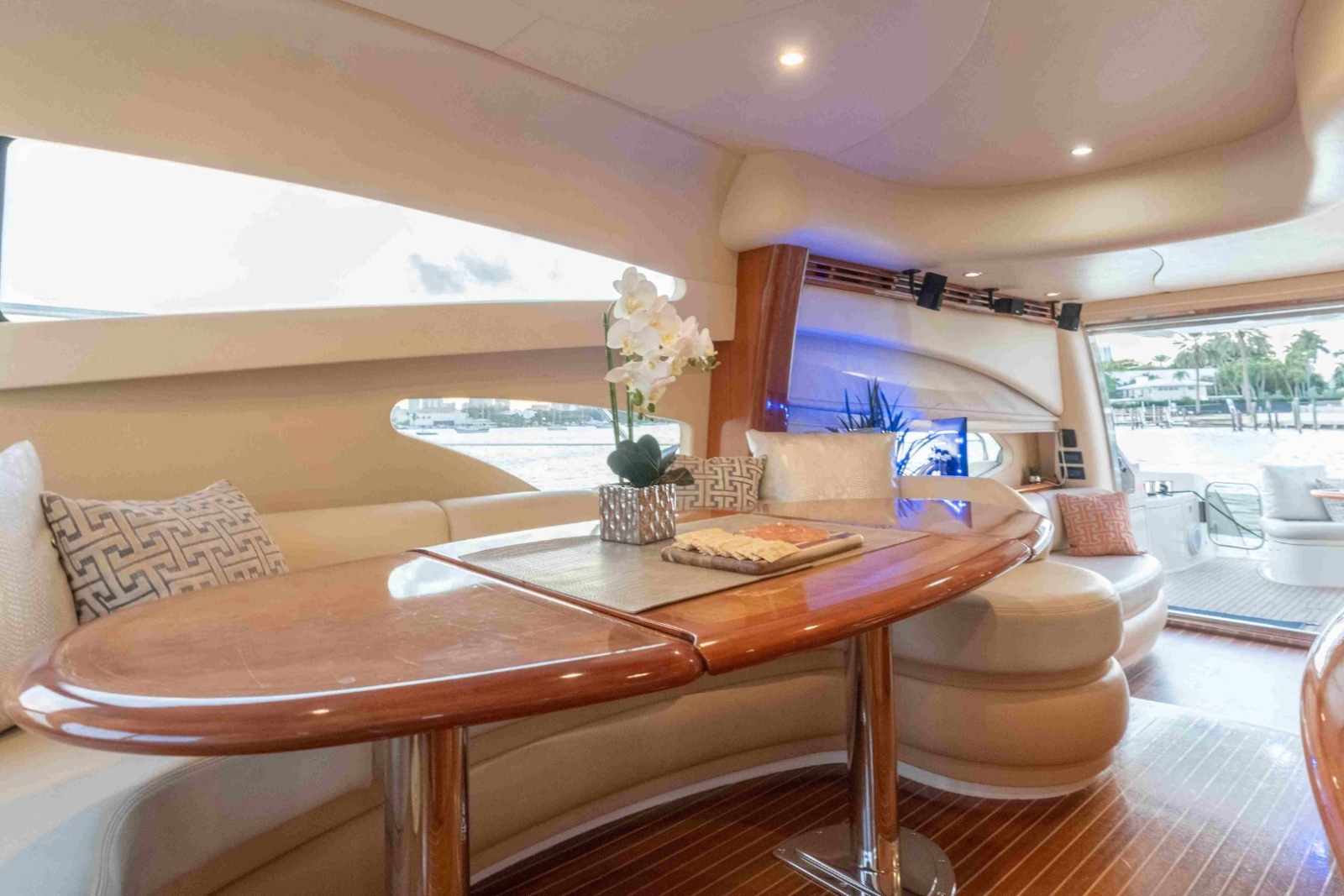 65' Azimut DM yacht charter Miami photo 7