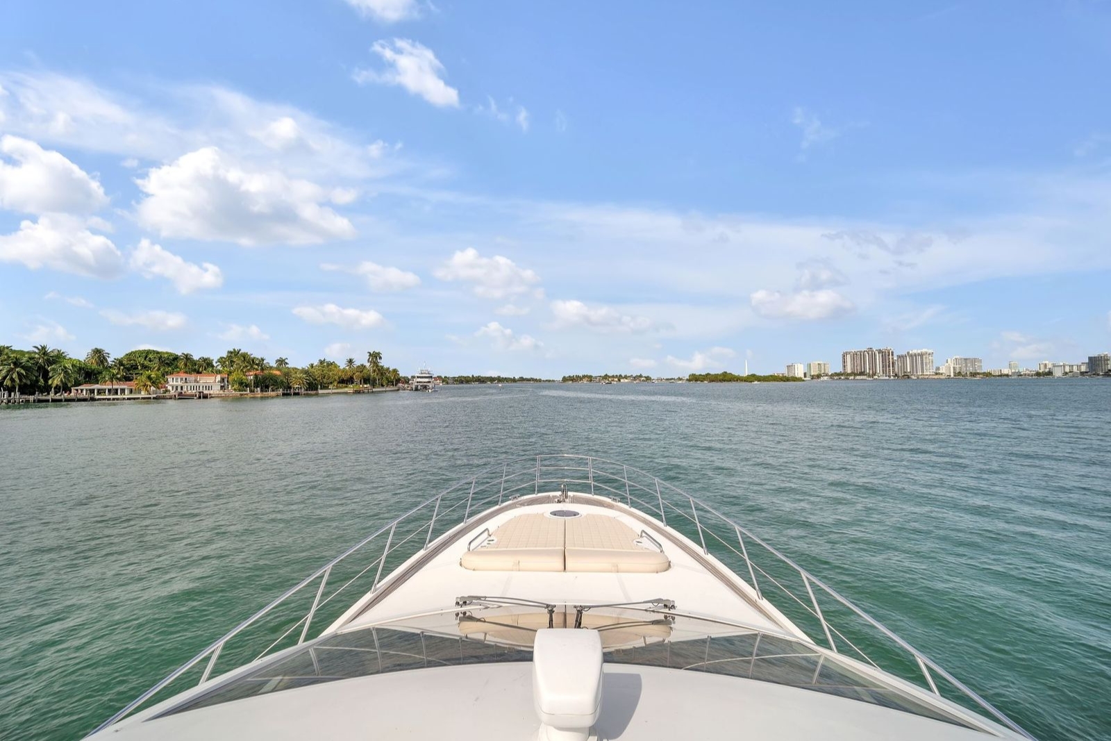 64' Azimut Venetian yacht charter Miami photo 5