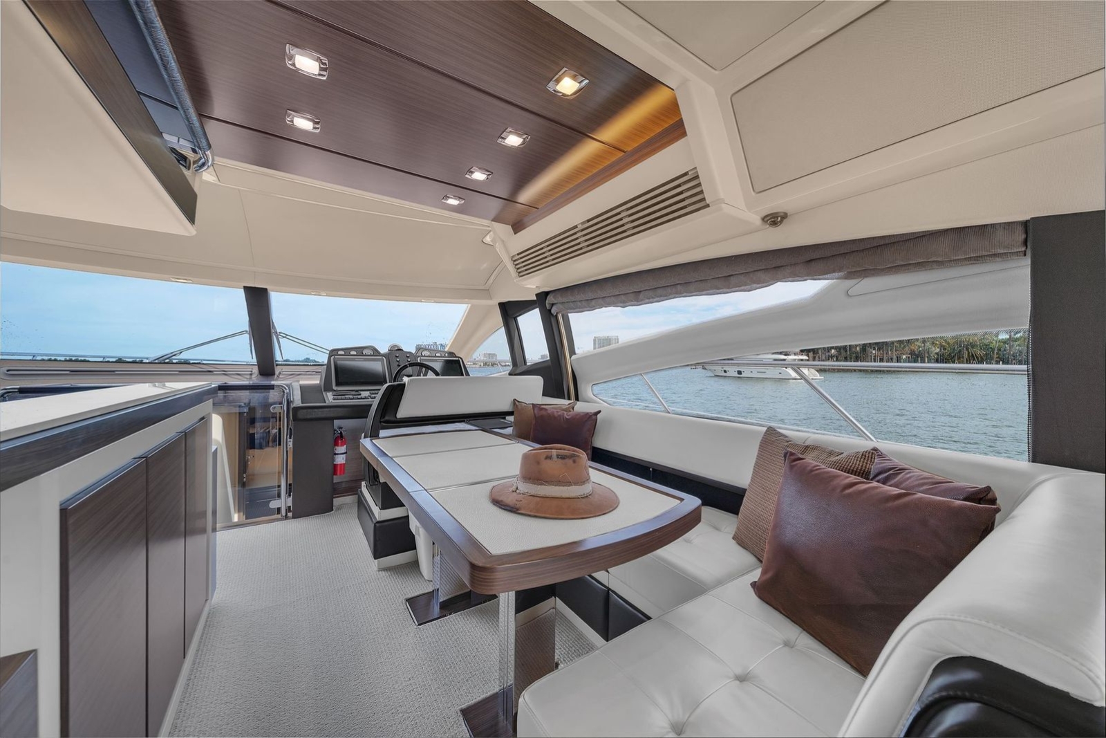 64' Azimut Venetian yacht charter Miami photo 8