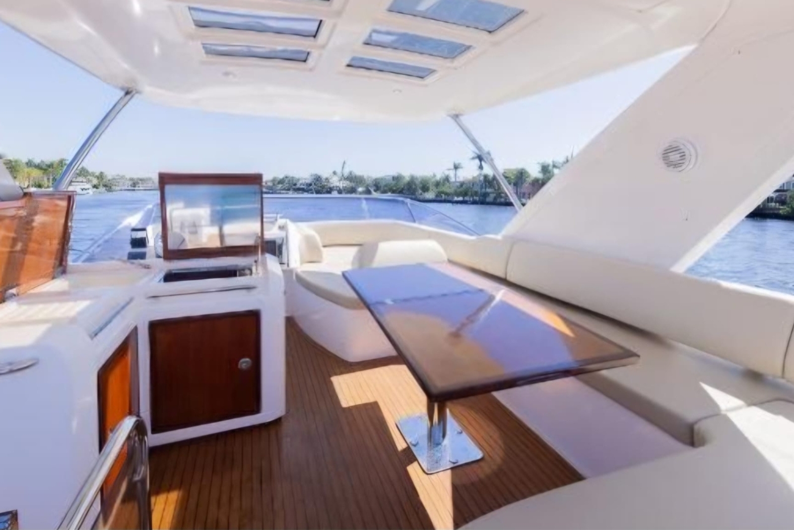 65' Azimut MBM yacht charter Miami photo 6