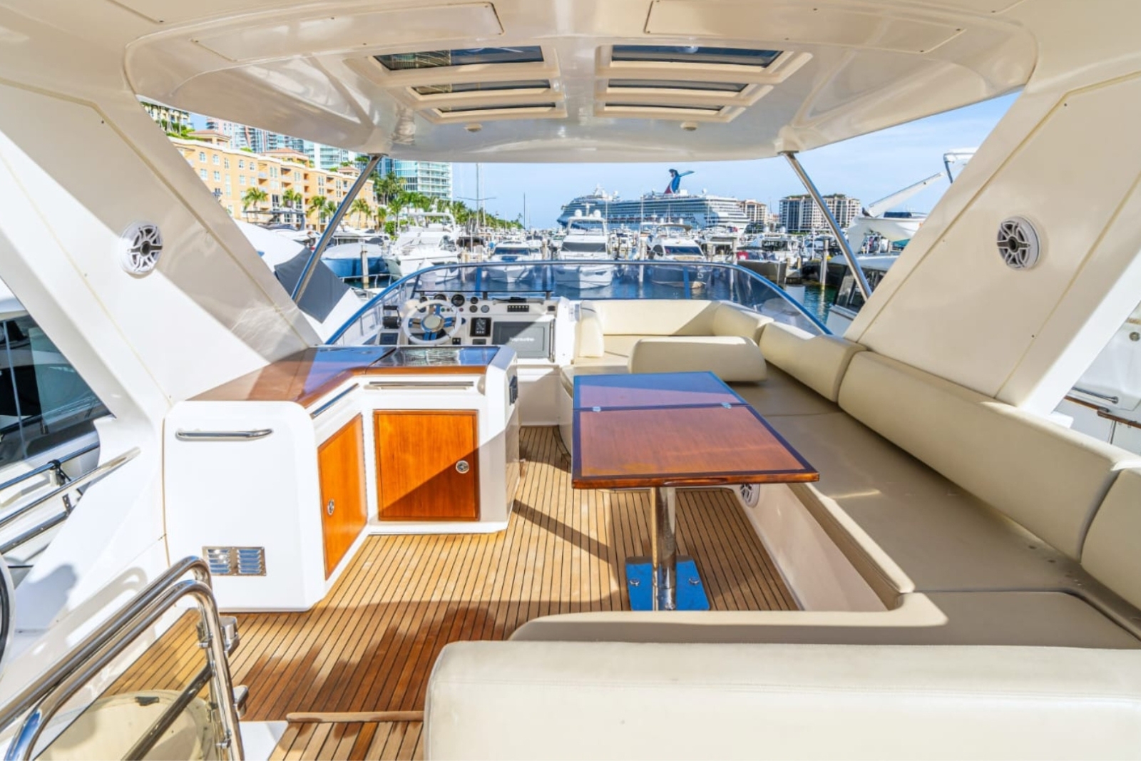 65' Azimut MBM yacht charter Miami photo 7