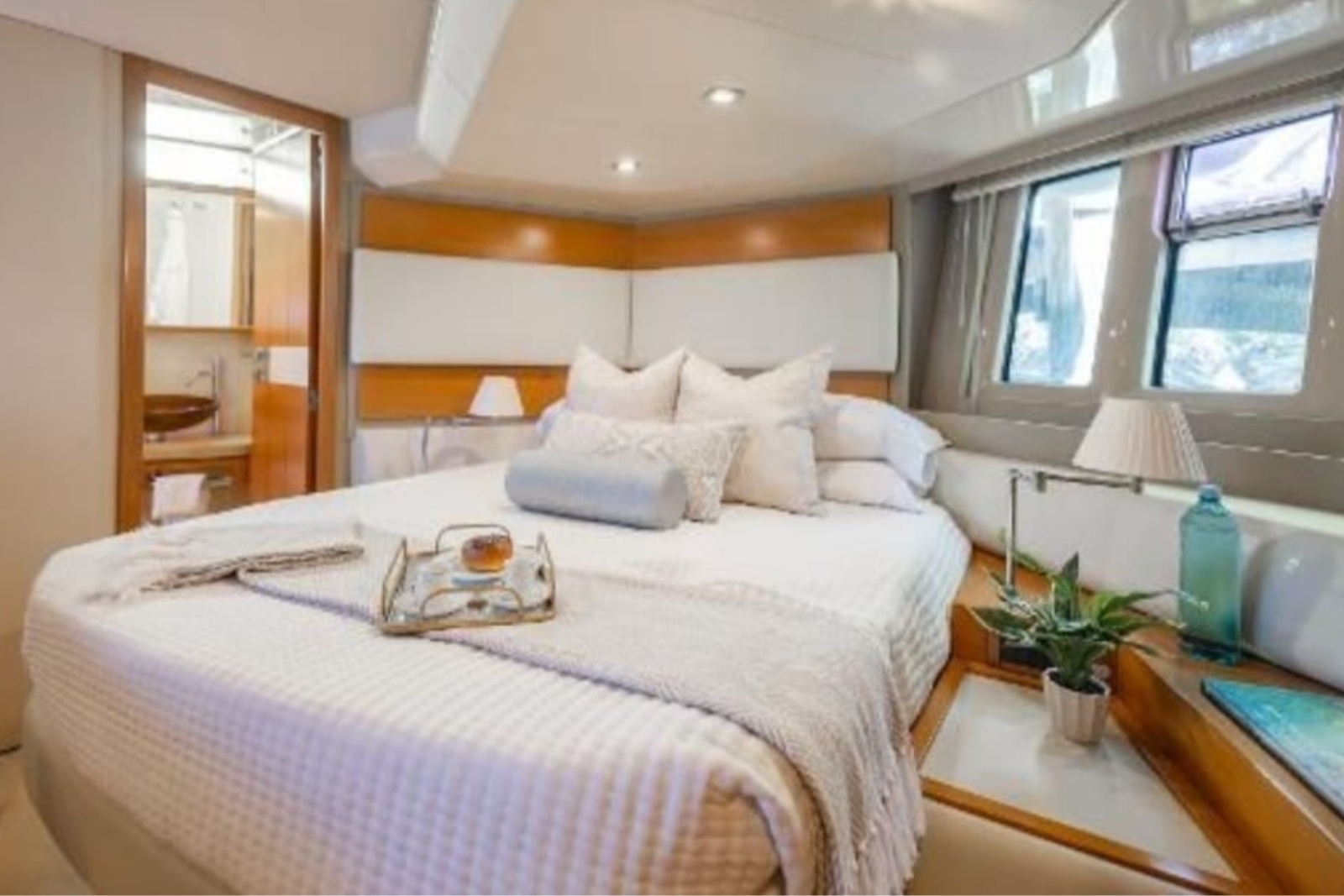65' Azimut MBM yacht charter Miami photo 8