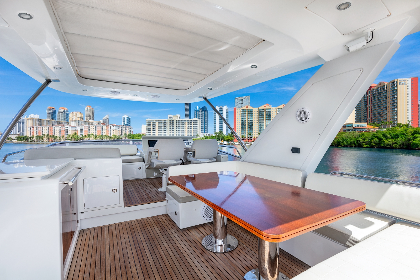 70' Azimut 2016 yacht charter Miami photo 7