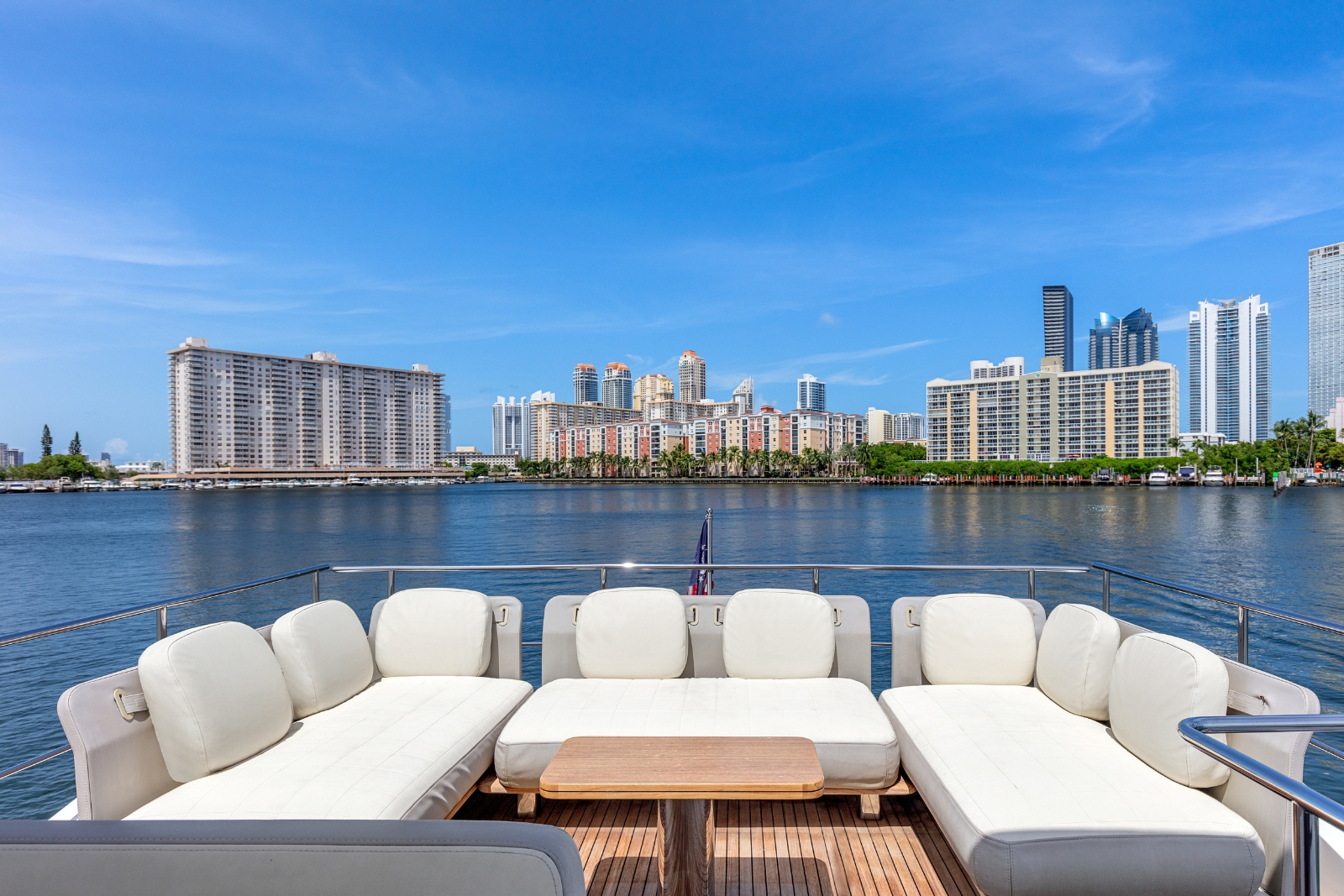70' Azimut 2016 yacht charter Miami photo 8