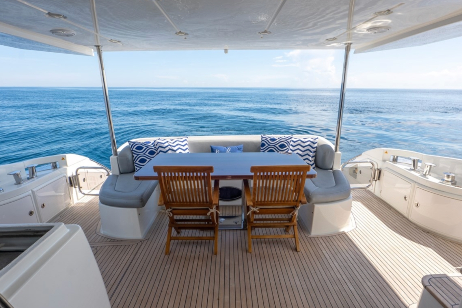 70' Azimut Venetian yacht charter Miami photo 4