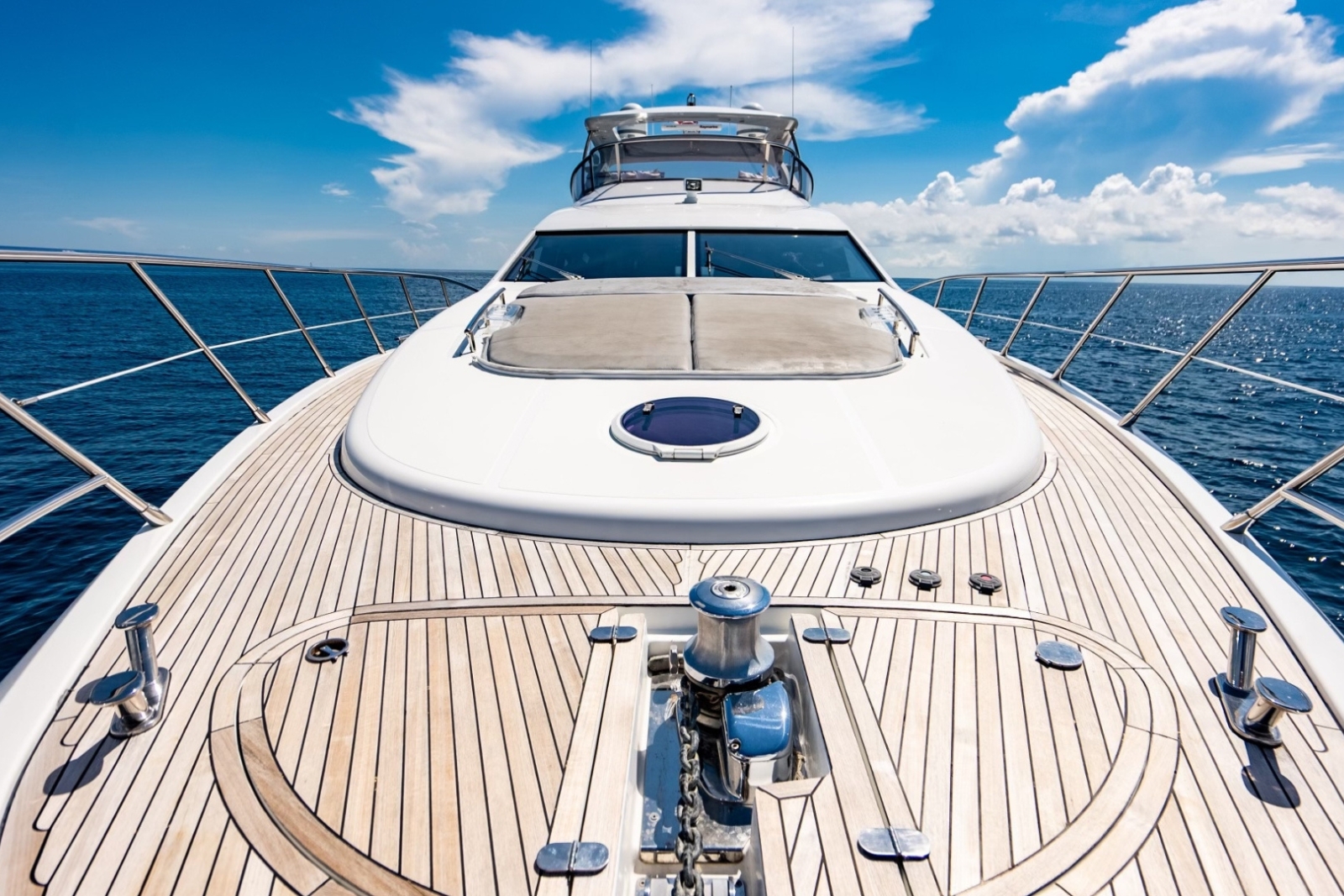 70' Azimut Venetian yacht charter Miami photo 6