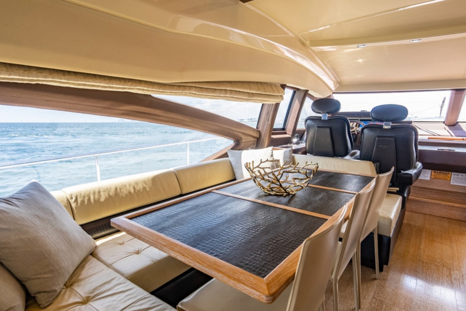 70' Azimut Venetian yacht charter Miami photo 7