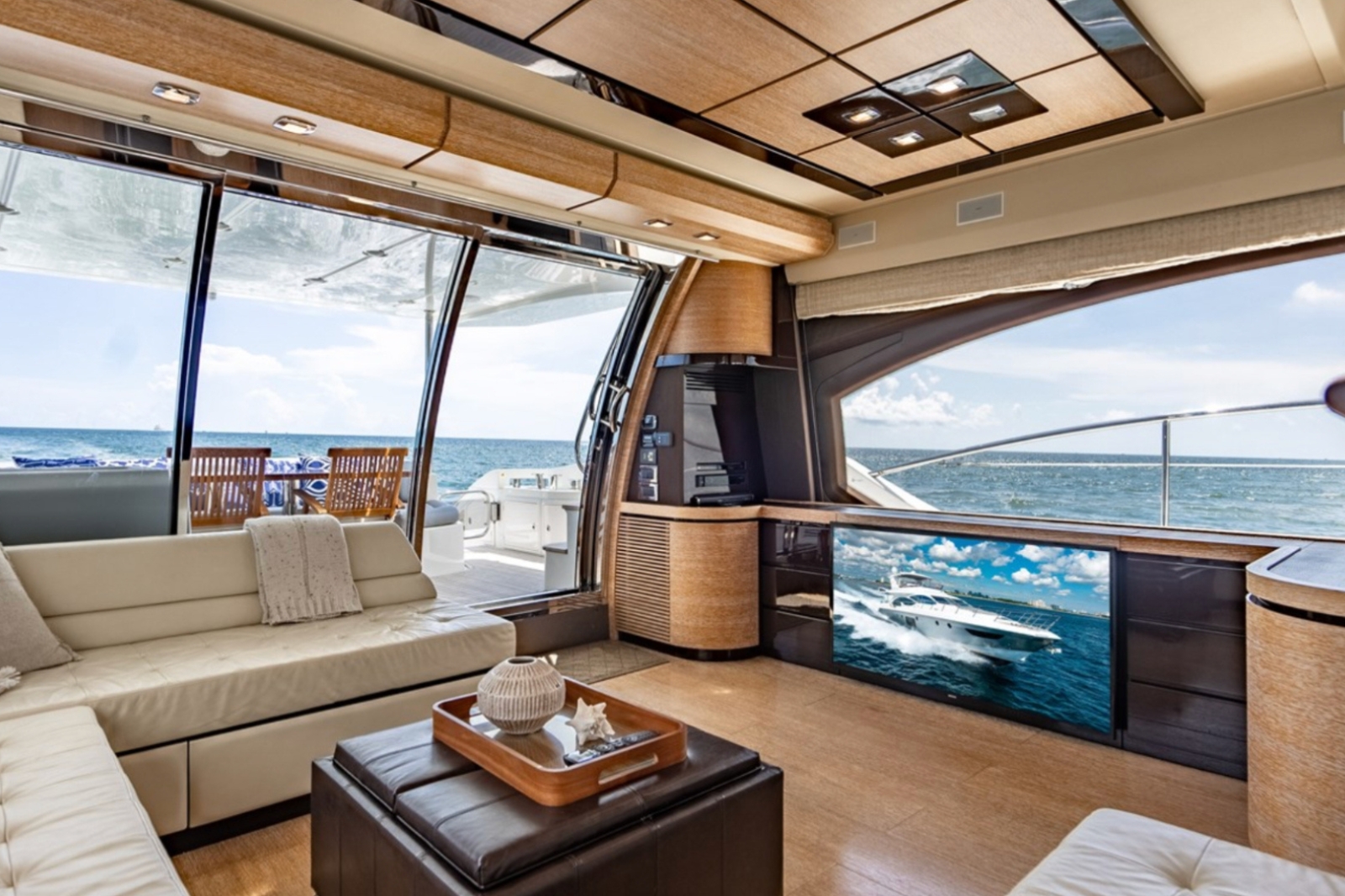 70' Azimut Venetian yacht charter Miami photo 8