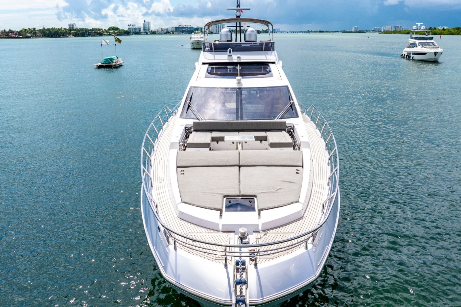72' Azimut S7 yacht charter Miami photo 2