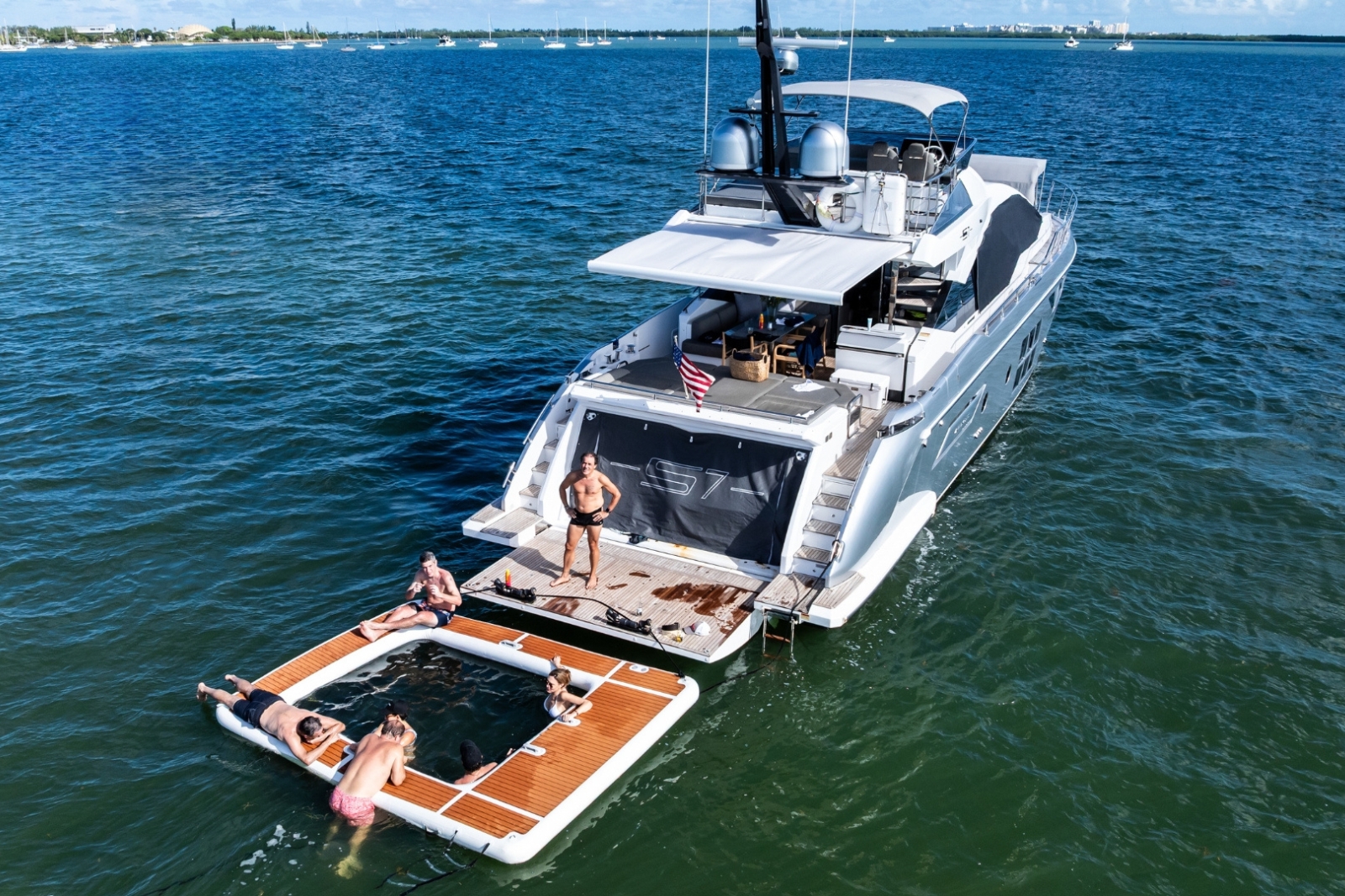 72' Azimut S7 yacht charter Miami photo 3