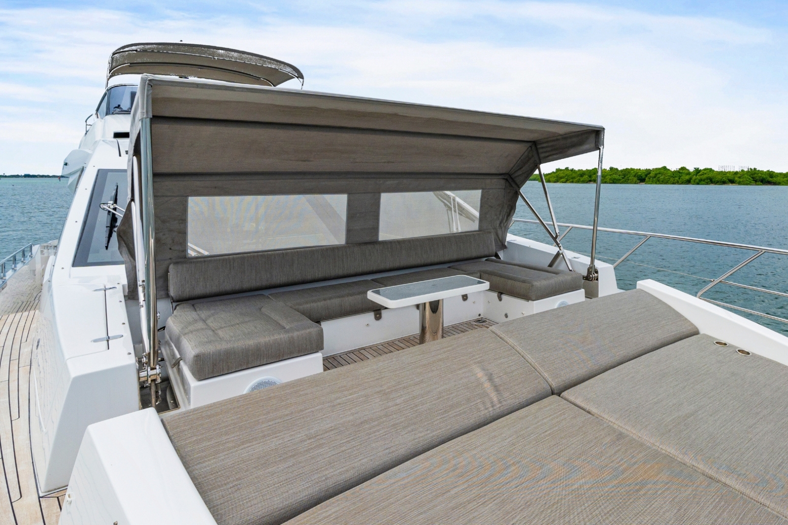 72' Azimut S7 yacht charter Miami photo 4