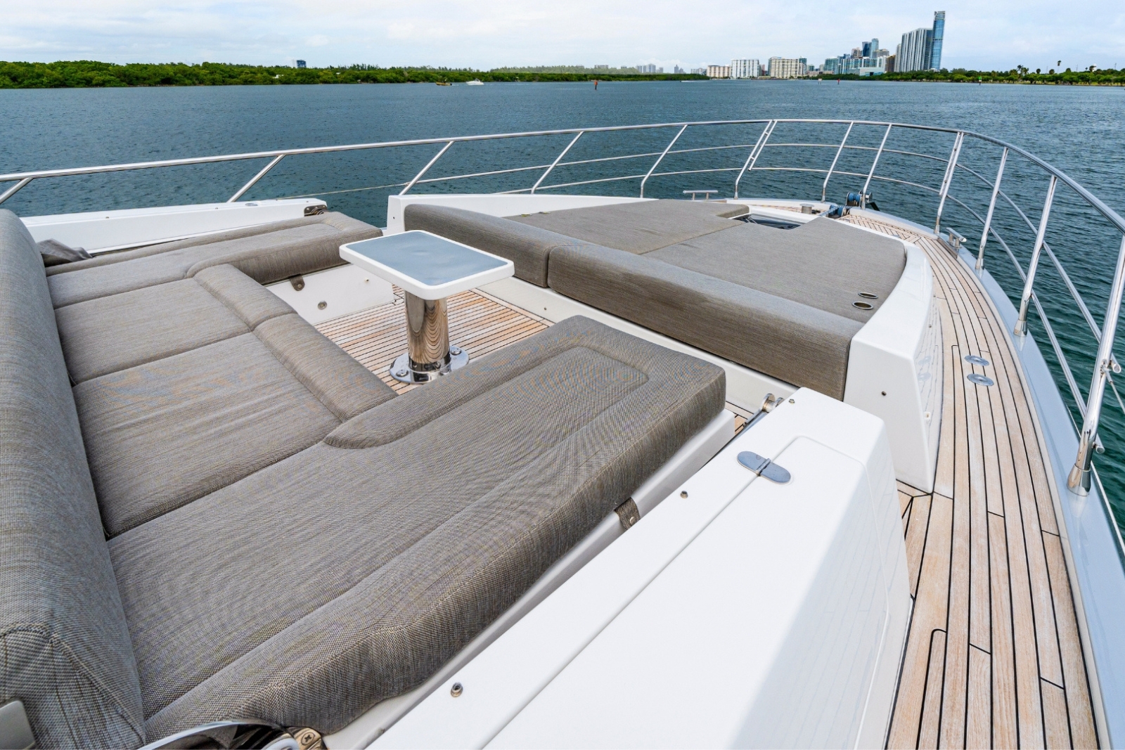 72' Azimut S7 yacht charter Miami photo 8