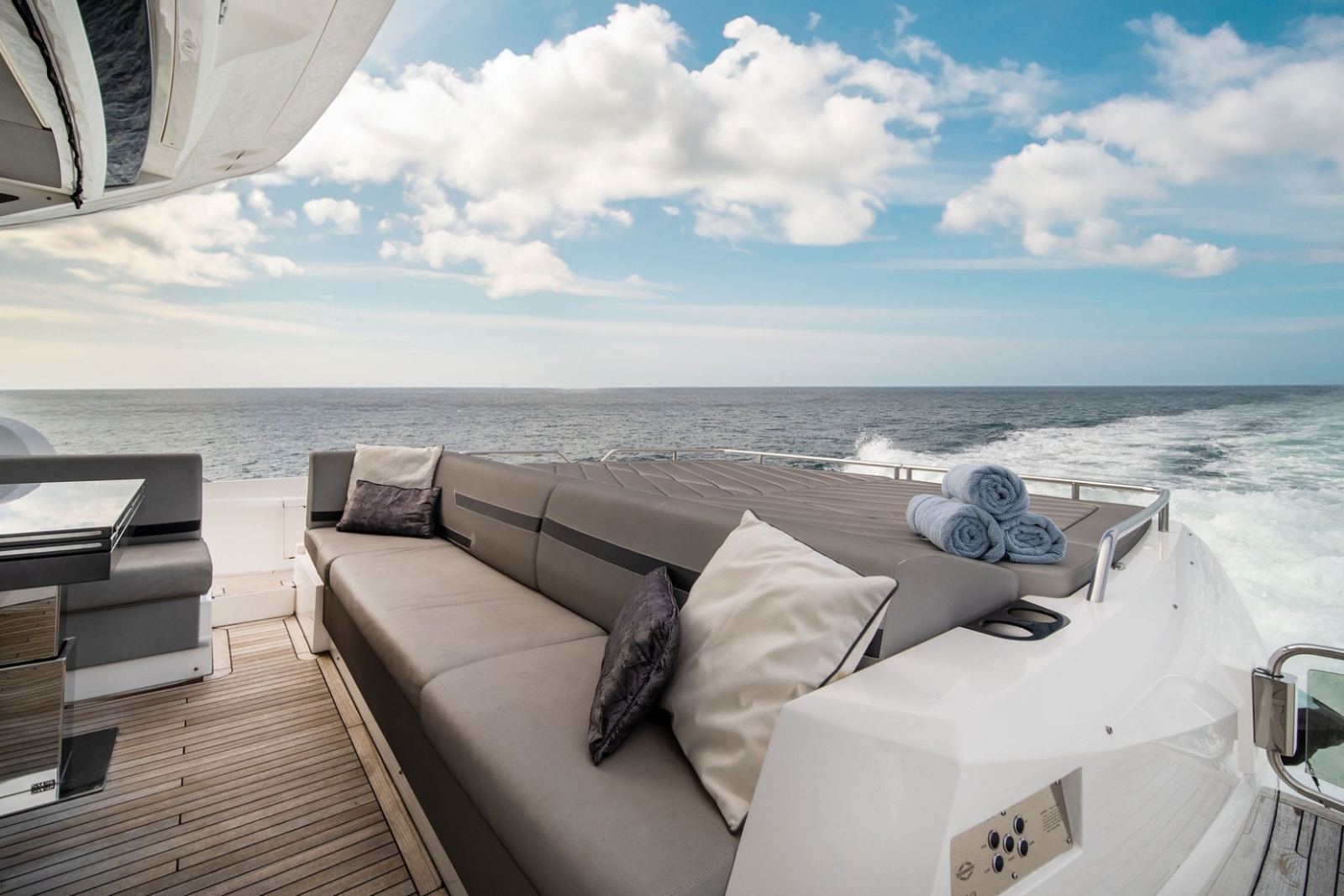 74' Sunseeker 2023 yacht charter Miami photo 6