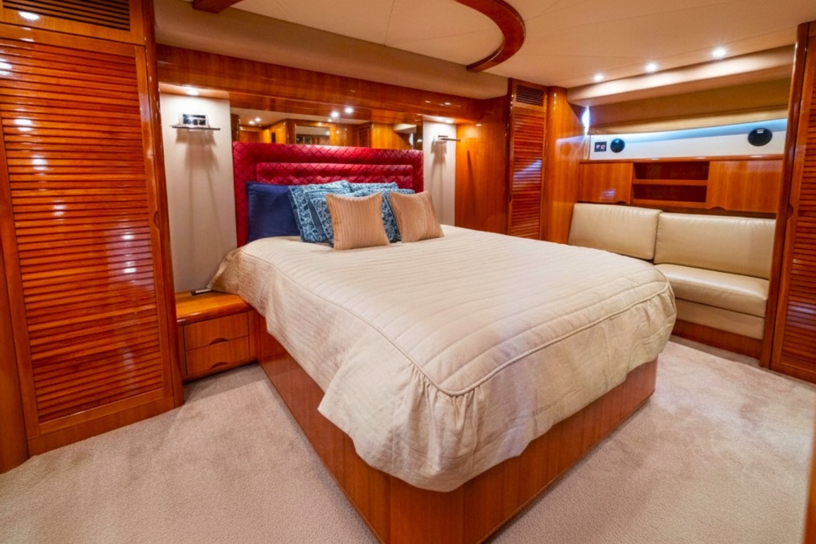 80' Uniese yacht charter Miami photo 7