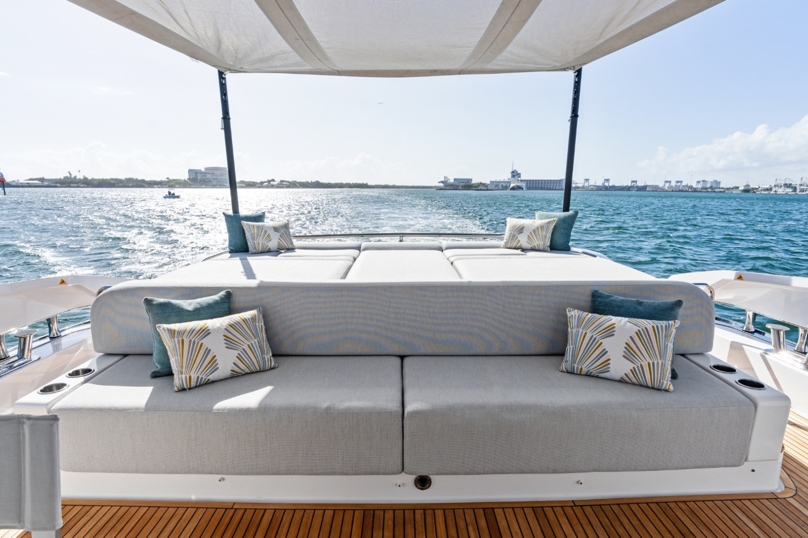 85' Azimut S8 2025 yacht charter Miami photo 4