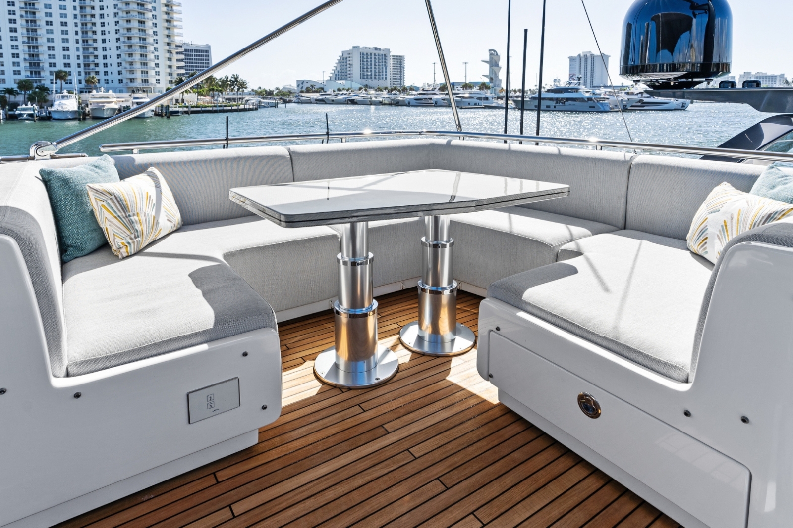 85' Azimut S8 2025 yacht charter Miami photo 5