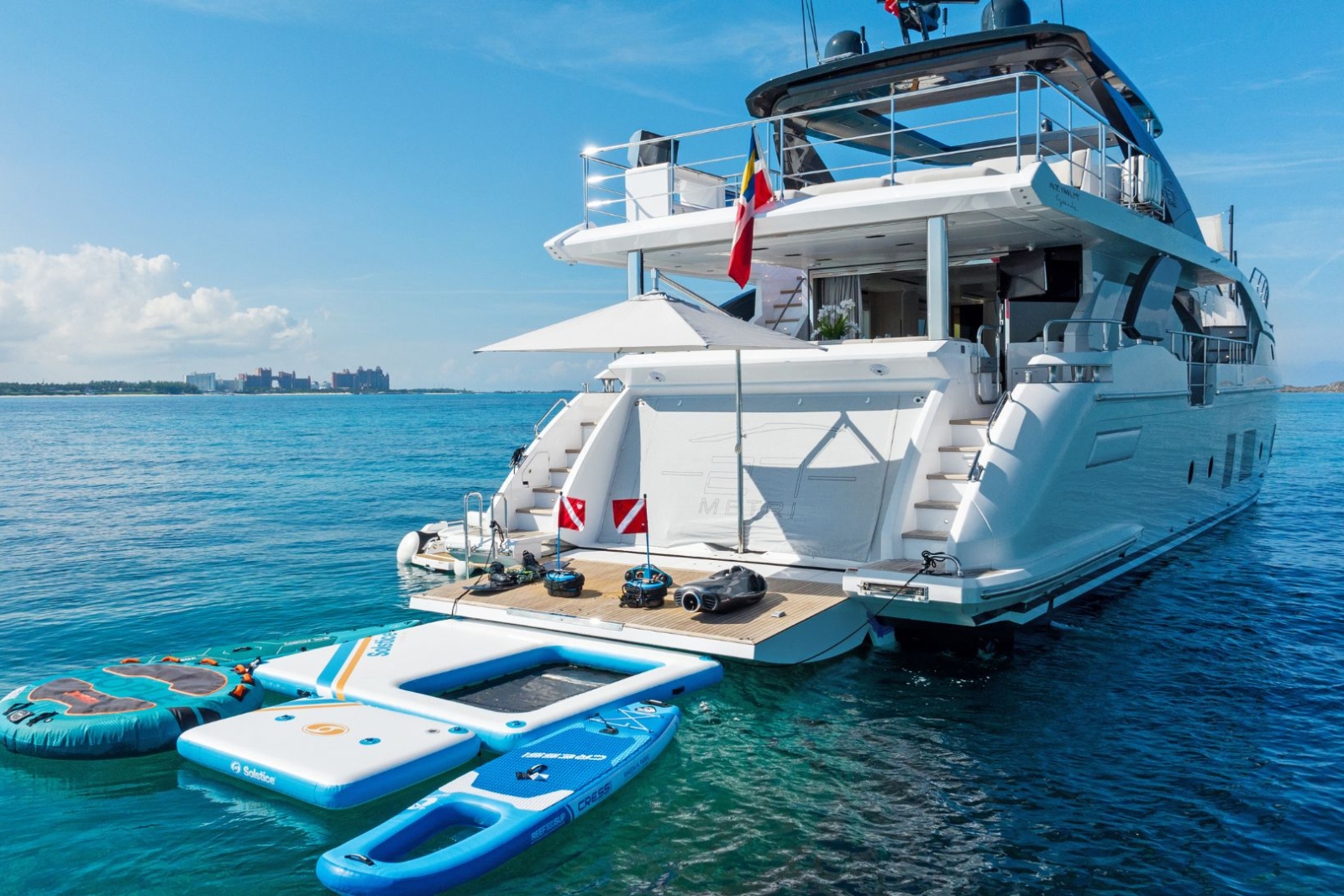 88' Azimut 2023 yacht charter Miami photo 4