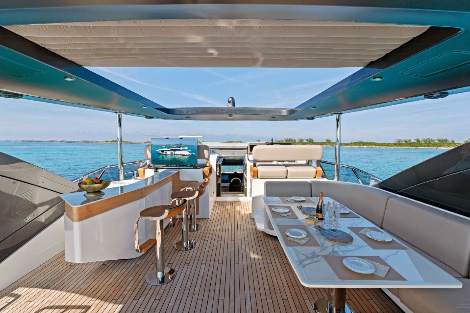 88' Azimut 2023 yacht charter Miami photo 6