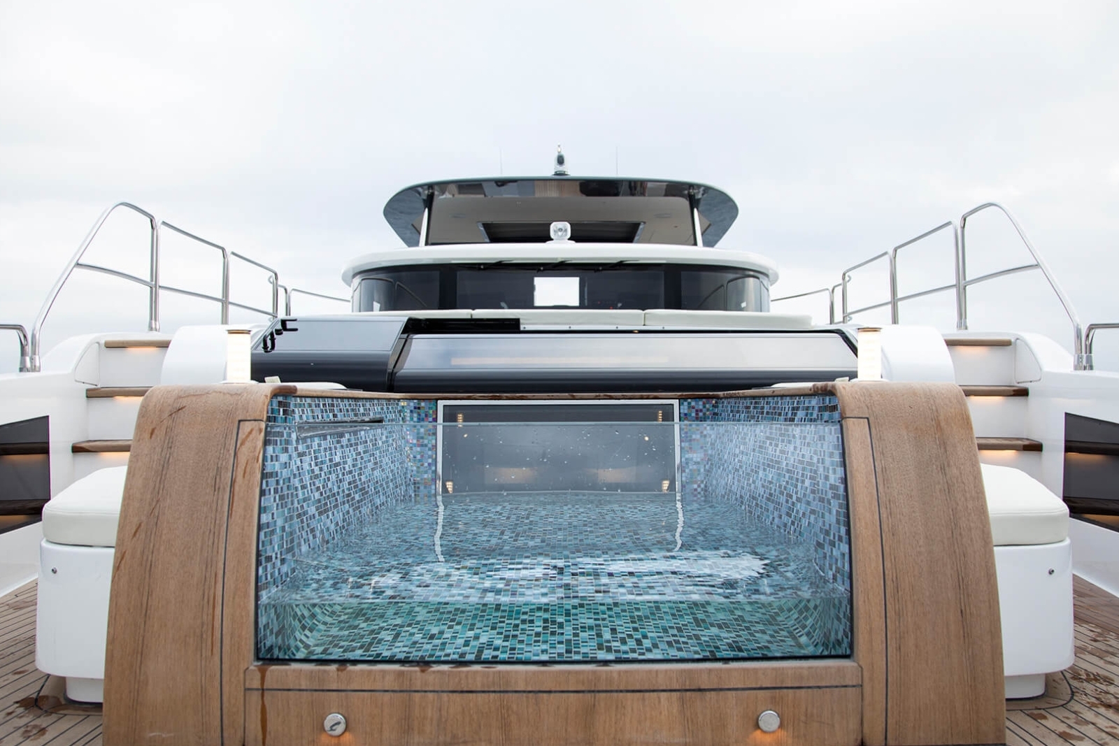 88' Saint R yacht charter Miami photo 5