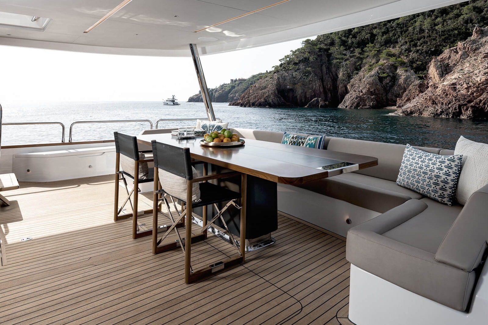 88' Saint R yacht charter Miami photo 7