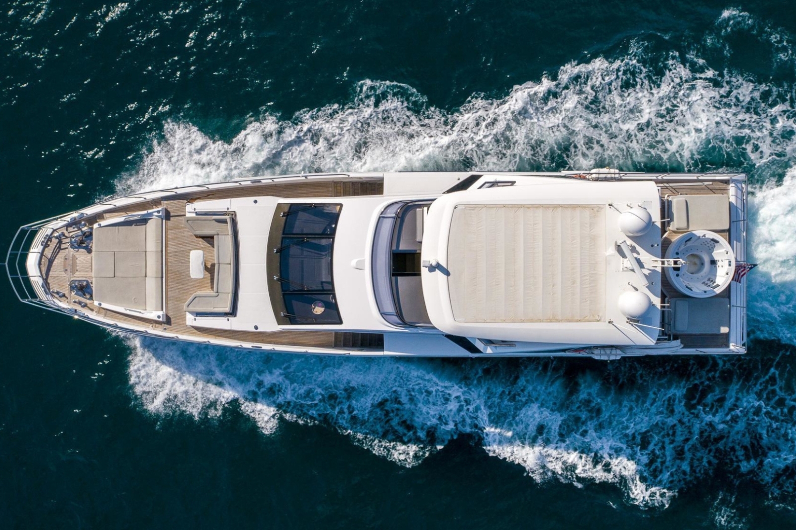 90' Azimut M yacht charter Miami photo 3