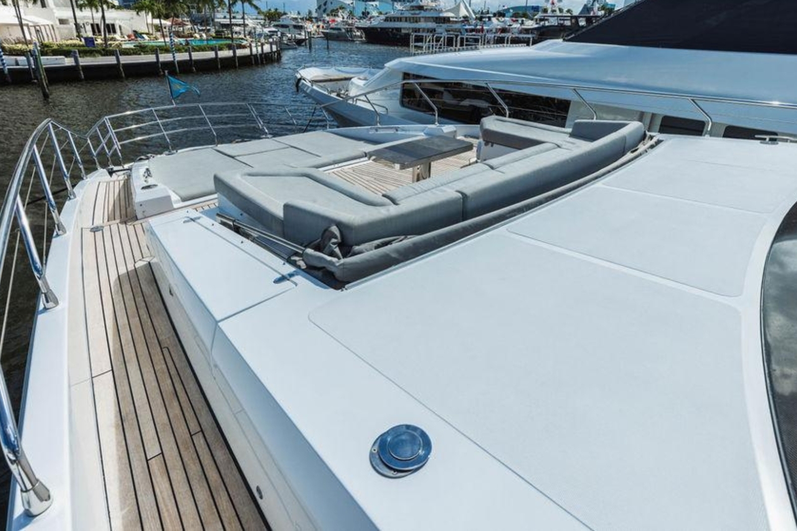 90' Azimut M yacht charter Miami photo 4