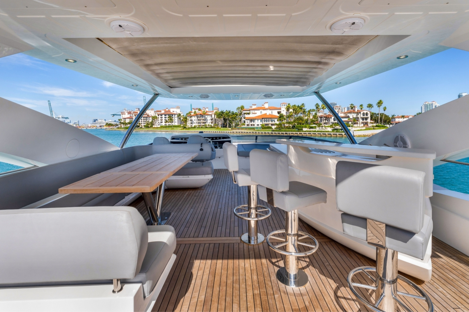 92' Sunseeker D yacht charter Miami photo 6