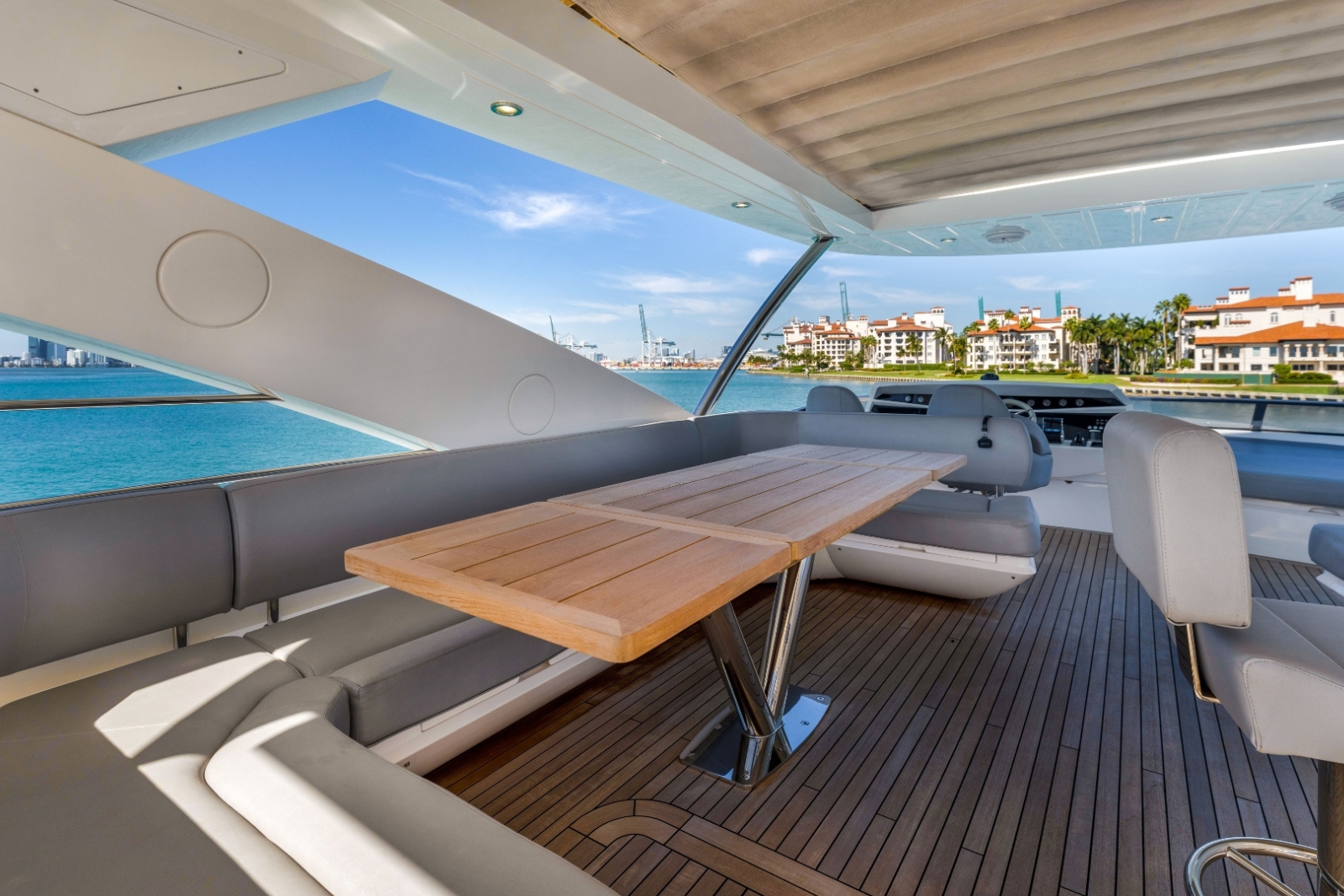 92' Sunseeker D yacht charter Miami photo 7