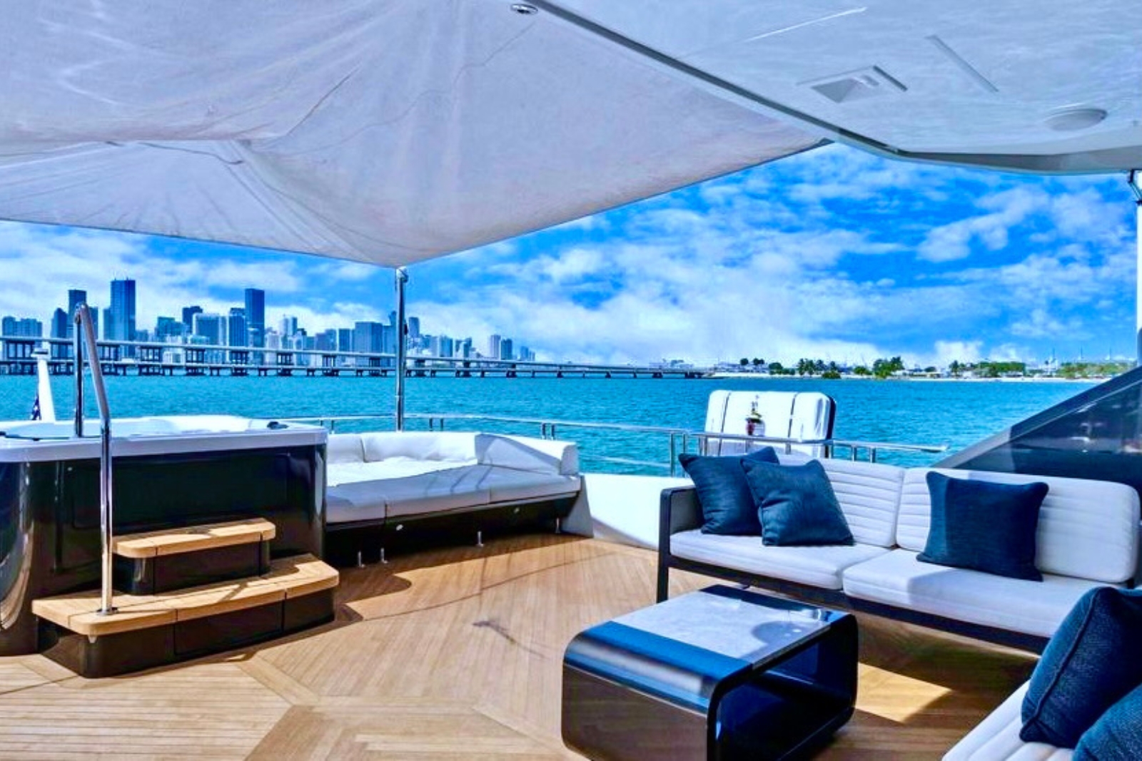 100' OC E yacht charter Miami photo 8