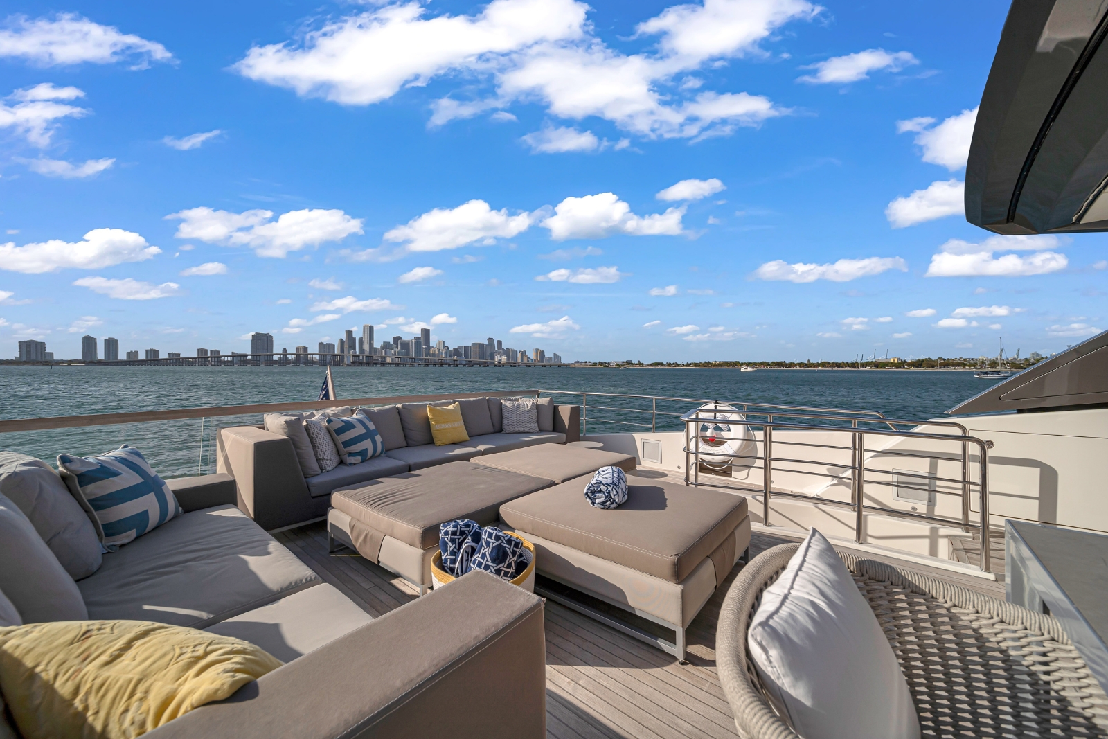 100' San Lorenzo D yacht charter Miami photo 7