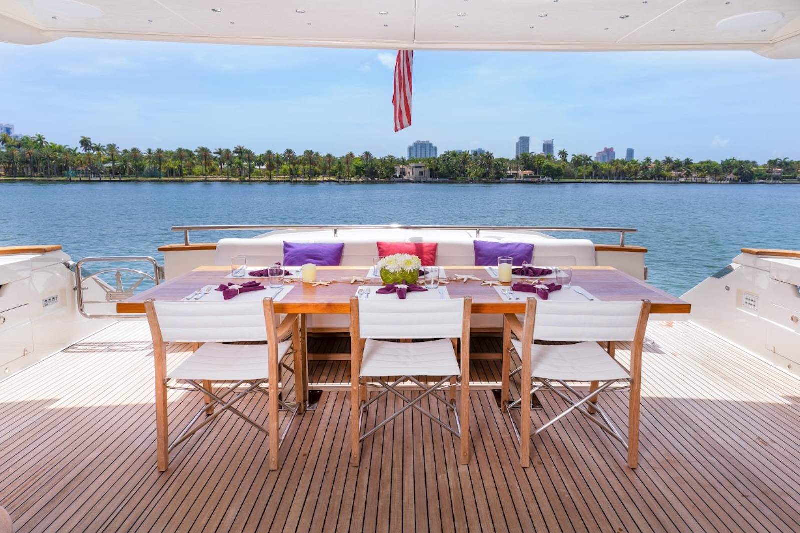 100' Casual yacht charter Miami photo 3