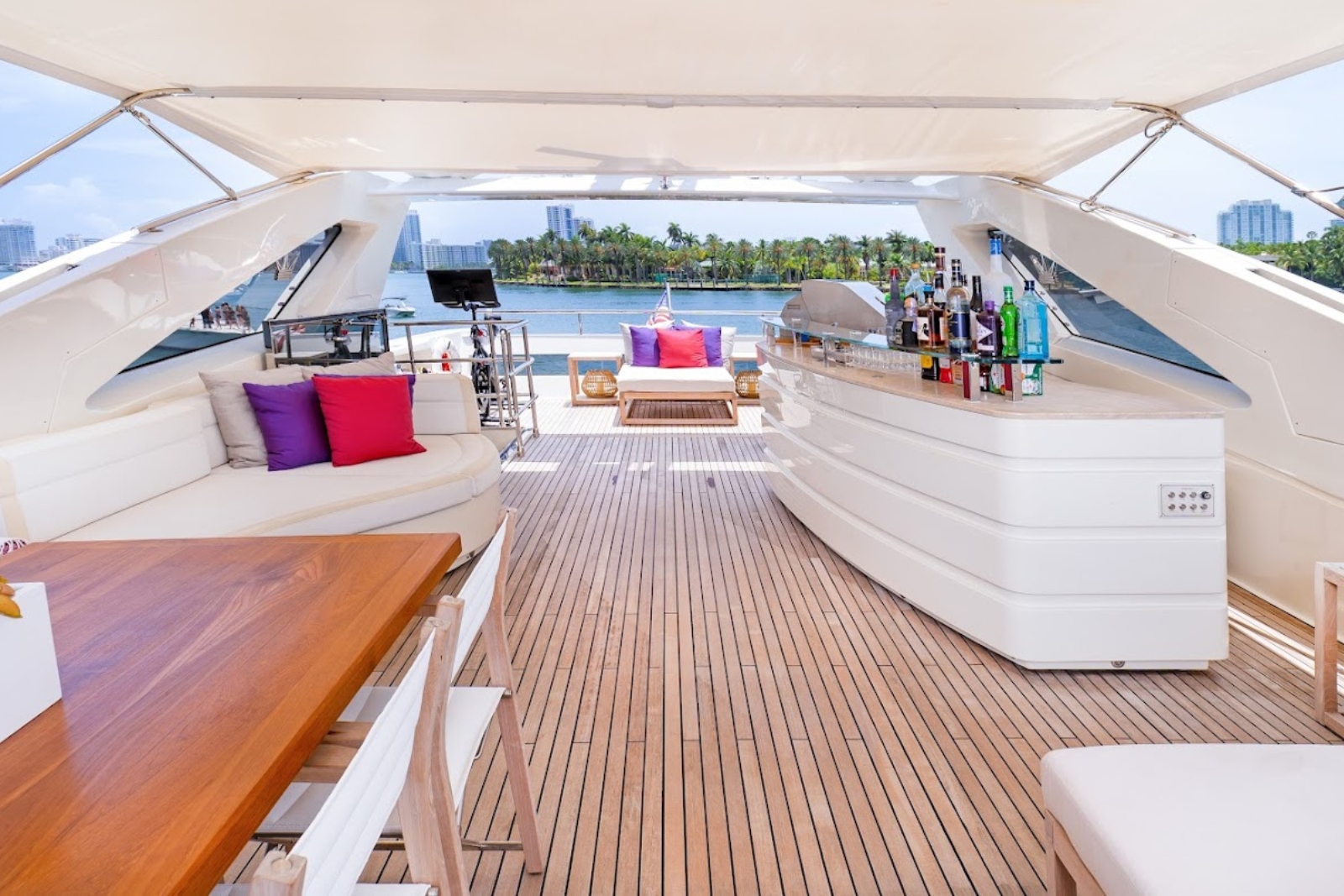 100' Casual yacht charter Miami photo 5