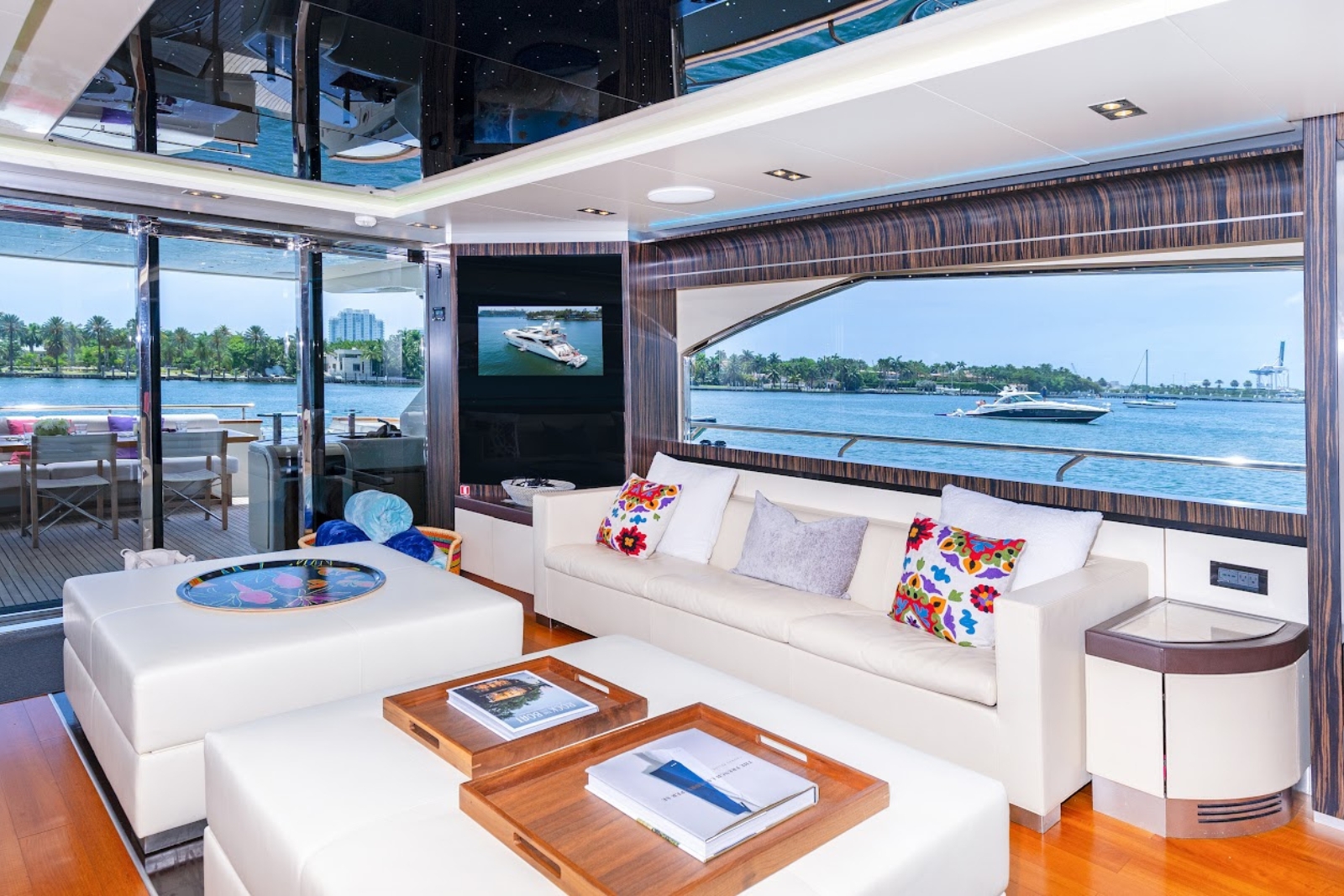 100' Casual yacht charter Miami photo 8